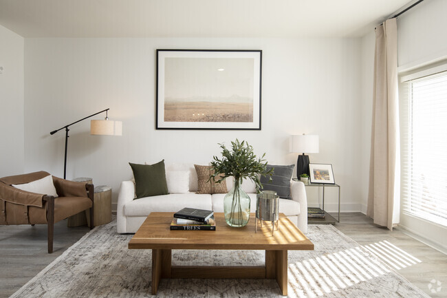 1 BR 1 BA, 819 SF
