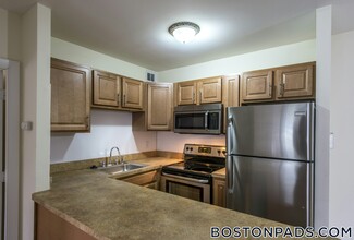 6 Westgate Dr Unit 6T, Woburn, MA 01801