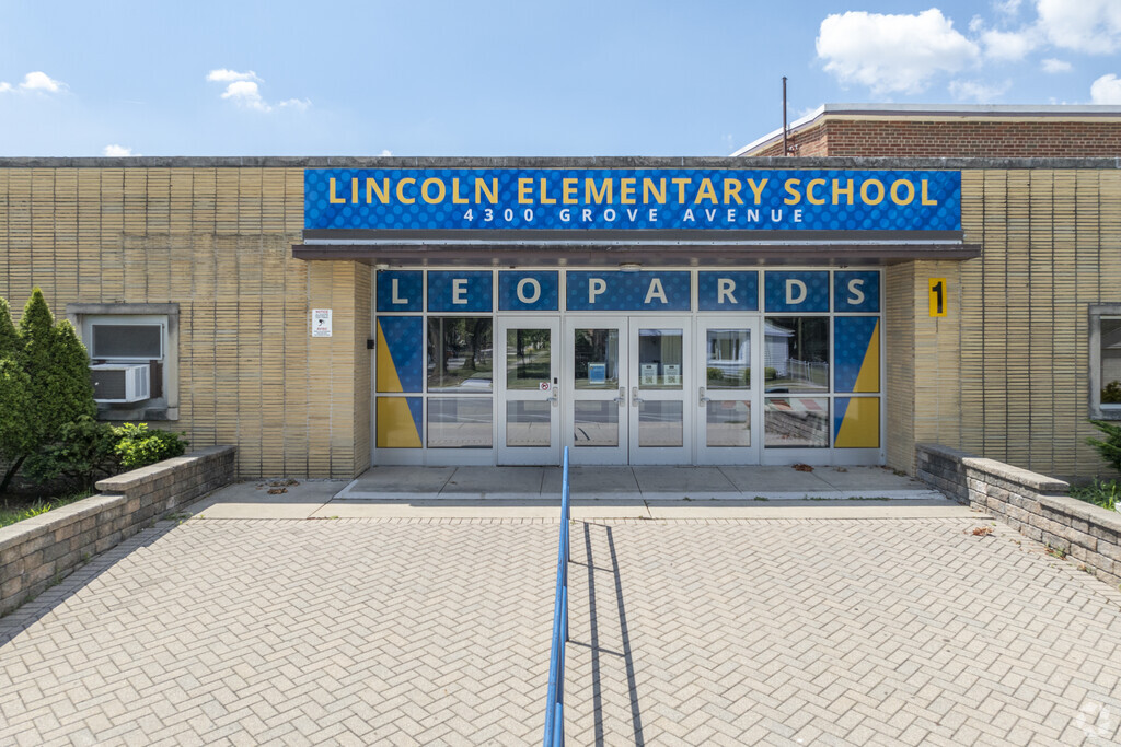 Lincoln Elementary School has 416 students in grades PK, K-5.