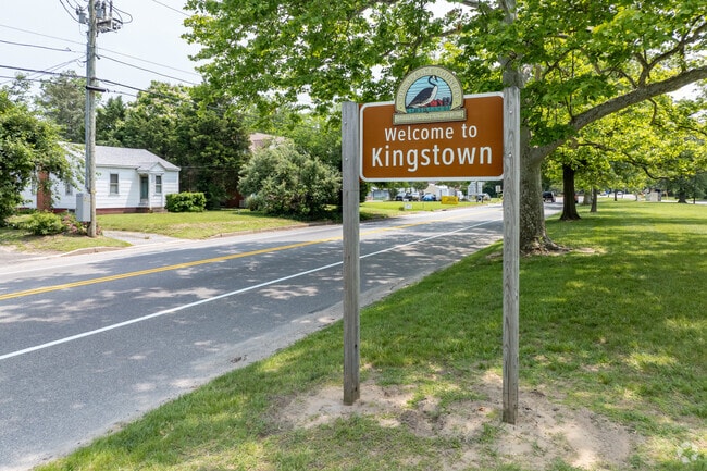Kingstown welcomes everyone to town.