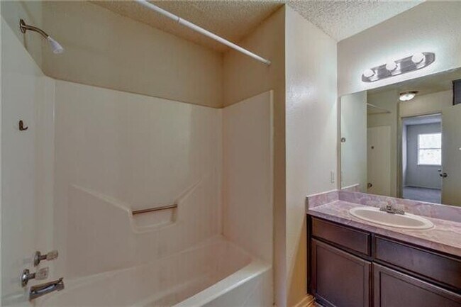 616 Race St unit D, Crowley, TX 76036 - photo 5