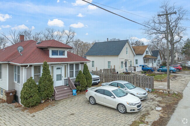 Homes in Belmont feature decent-sized lots next to parks and greenspace.