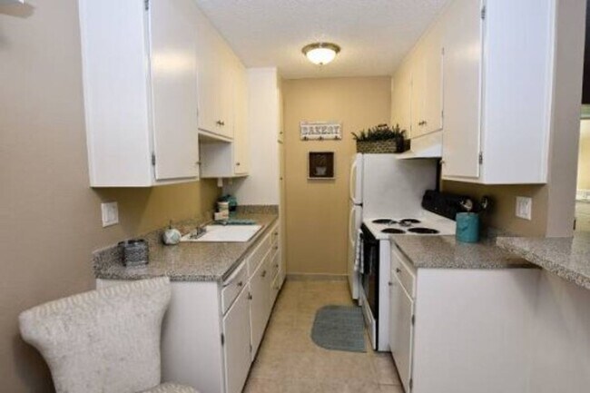 Garfield Manor, Lodi, CA 95240 - photo 3