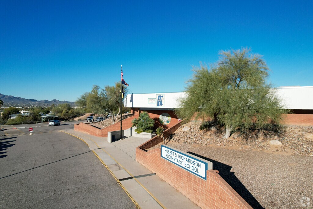 Richardson Elementary School serves grades K-6.