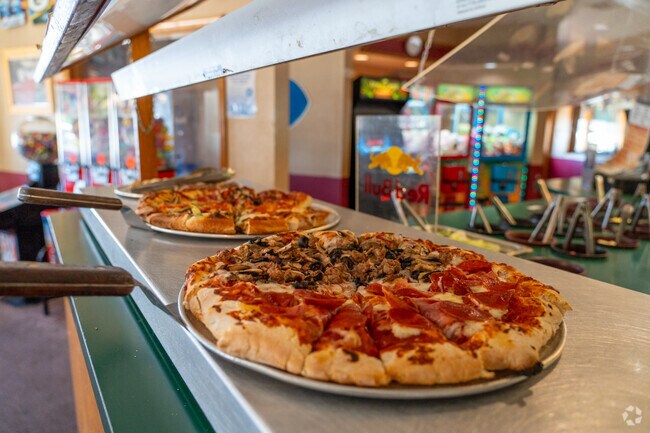 The pizza buffet at Market St. Pizza & Deli in Benton Tract is a popular lunchtime destination.
