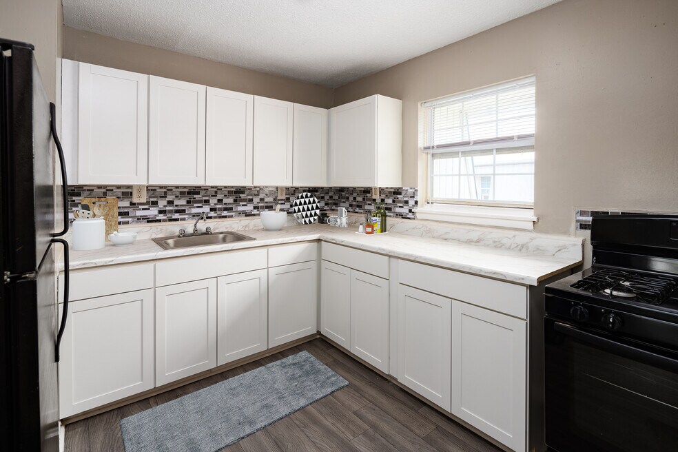 Lanier Terrace, Gainesville, GA 30501 - photo 1