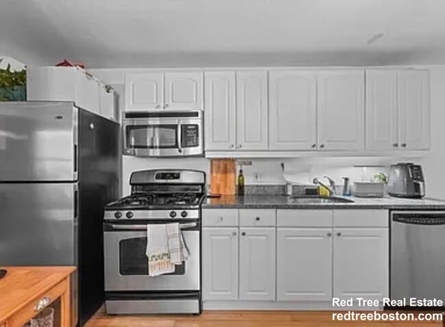 148 W 3rd St unit 2, Boston, MA 02127 - photo 4