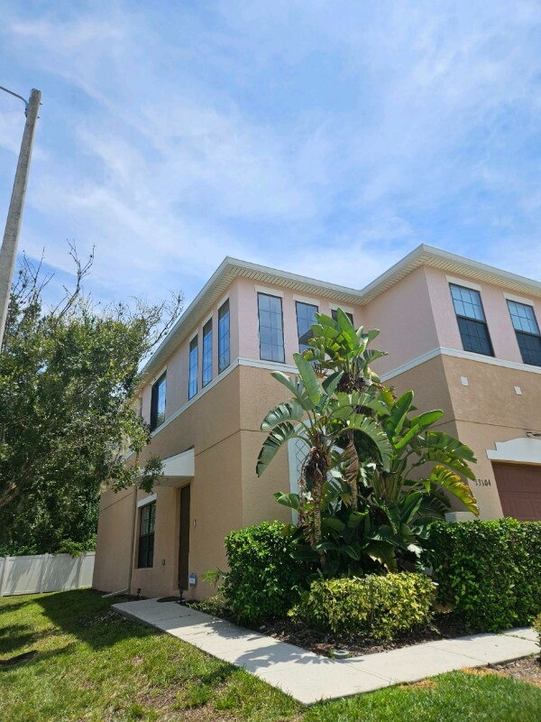 13104 Logan Captiva Ln, Gibsonton, FL 33534