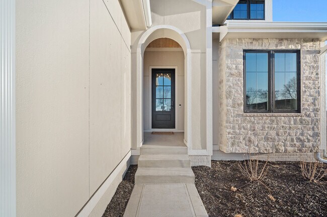 10468 Thorne Dr unit 36750232, Wdm, IA 50266 - photo 5