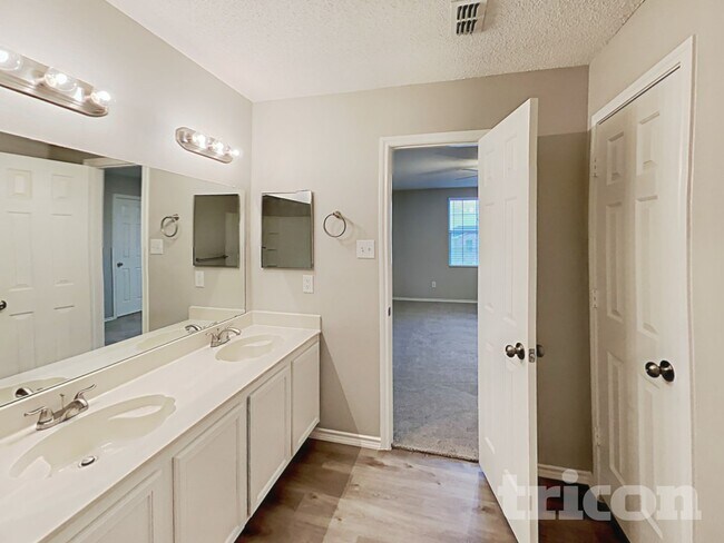 2904 Crimson Clover Dr, Lancaster, TX 75134 - photo 6