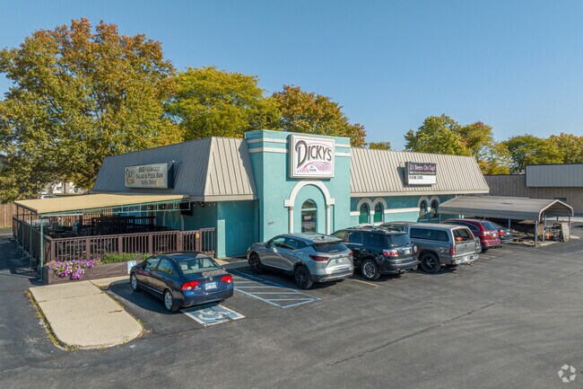 Oakhurst residents can unwind during happy hour at Dicky's 21 Taps.