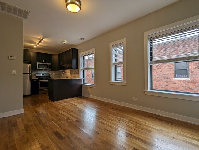 2203 W Eastwood Ave unit 2205-3E, Chicago, IL 60625 - photo 2