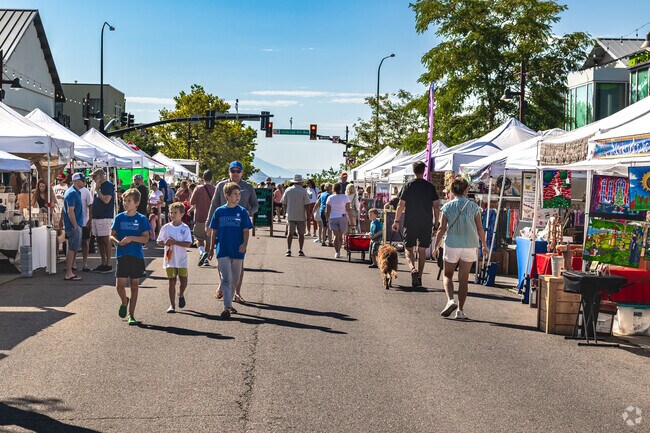 Daybreak Farmer’s Market attracts people of all ages.