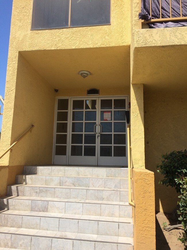 1615 S Pacific Ave unit 12, Los Angeles, CA 90731 - photo 3