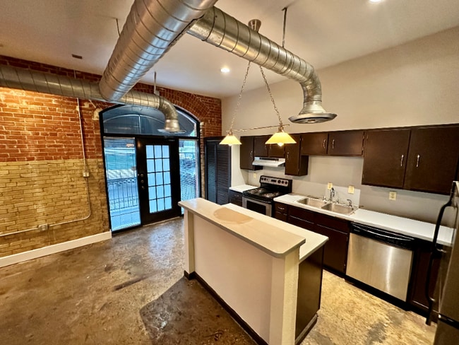 710 S Medina, San Antonio, TX 78207 - photo 2