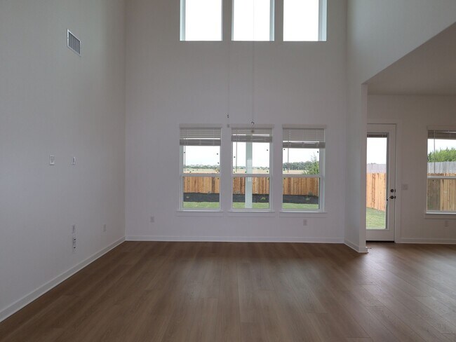 2036 Lolo Ln, Leander, TX 78641 - photo 6