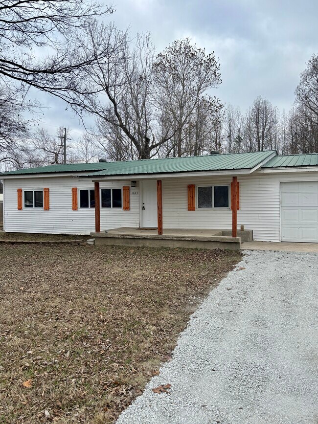 1105 Reynolds Rd, Paragould, AR 72450 - photo 2