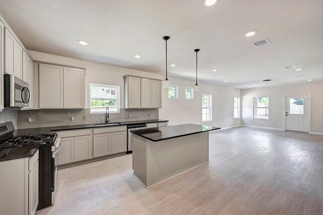 15130 Bank Swallow Place, Magnolia, TX 77354 - photo 4