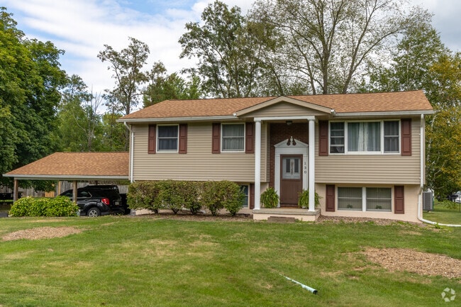 Colonial revival homes are located in the Foot of Ten neighborhood.