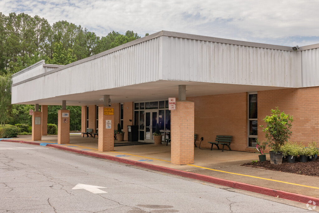 Main entrance to Garrison Mill Elementary School in East Cobb, Marietta GA