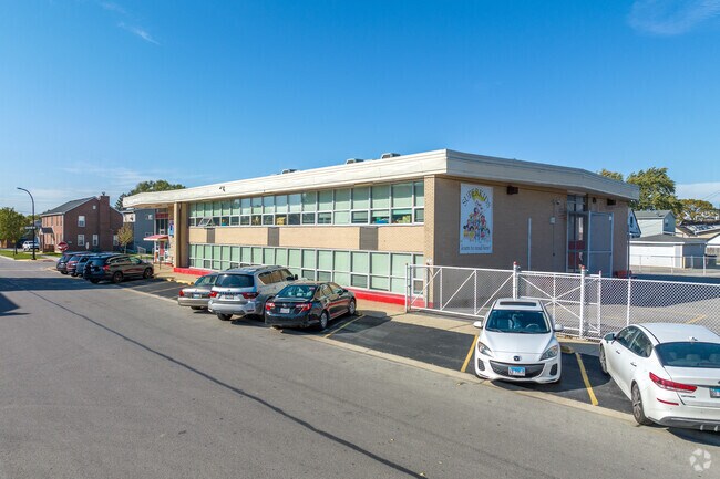 Grant Primary has a student-teacher ratio of 5 to 1.