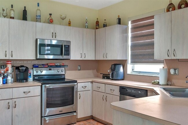 13218 SW 54th Ct, Miramar, FL 33027 - photo 3