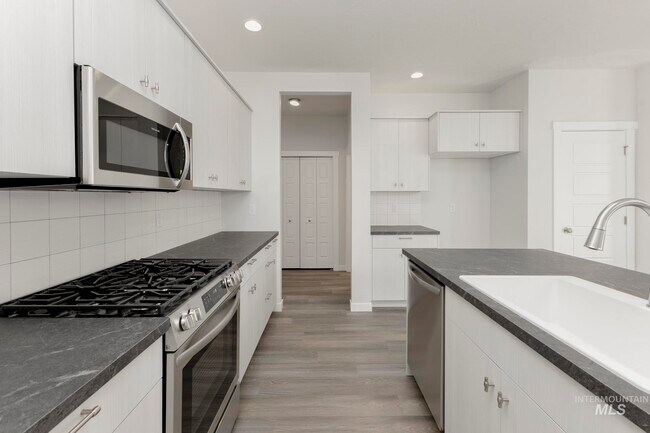 2866 E Boulder Basin Dr, Kuna, ID 83634 - photo 4