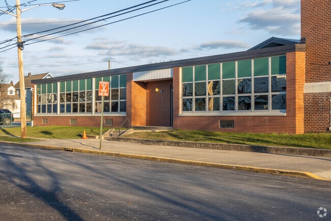 The overall Niche Grade for School No. 5 in Linden is a C+.
