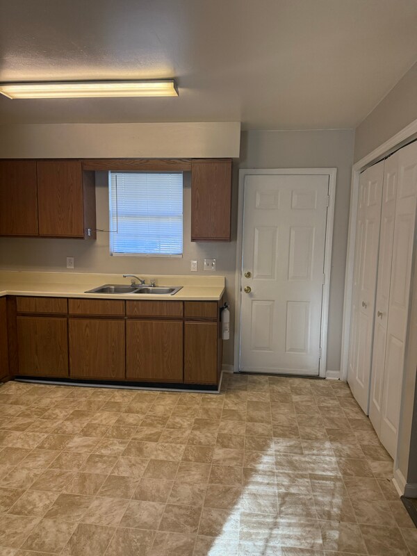 1413 Grimes St, Burlington, NC 27217 - photo 1