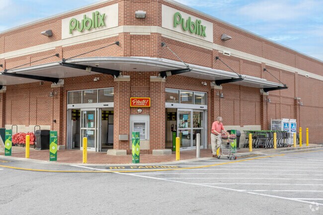 Publix grocery store is conveniently located for locals on Gervais Street.