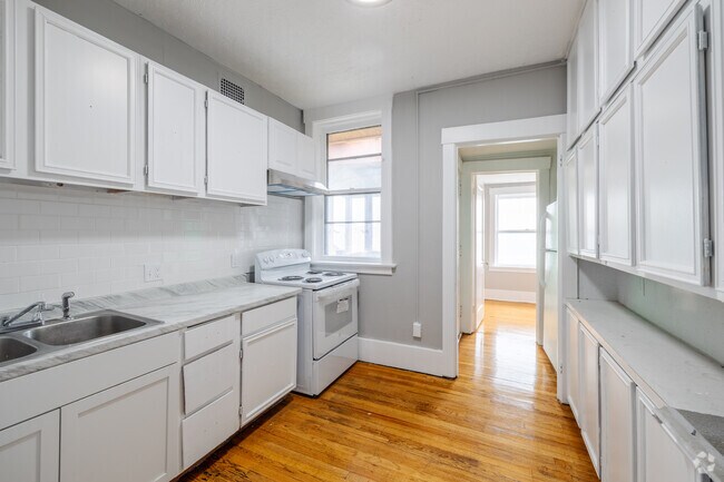 Clarisa Properties, Omaha, NE 68105 - photo 2