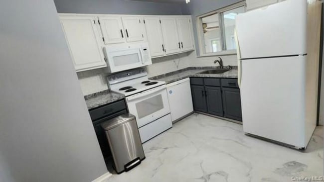 72 Propose Rd unit House with basement, Shirley, NY 11967 - photo 2