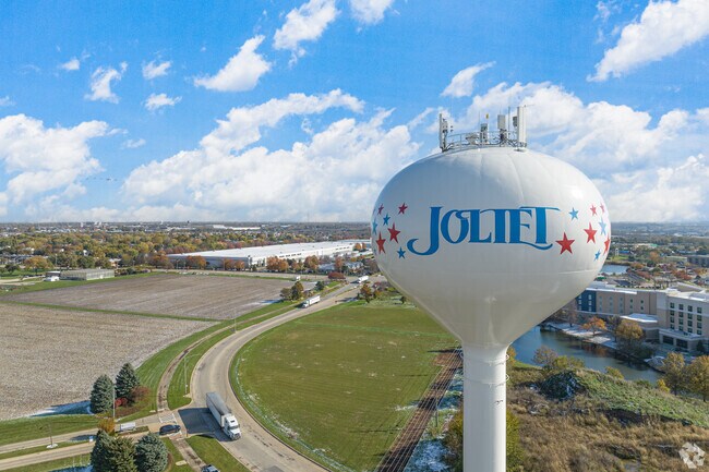 Downtown Joliet is only 17-miles away from South Homer Glen.