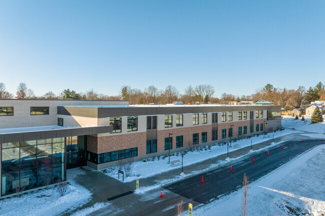 Steele Street Elementary is located in the residential area of mason.