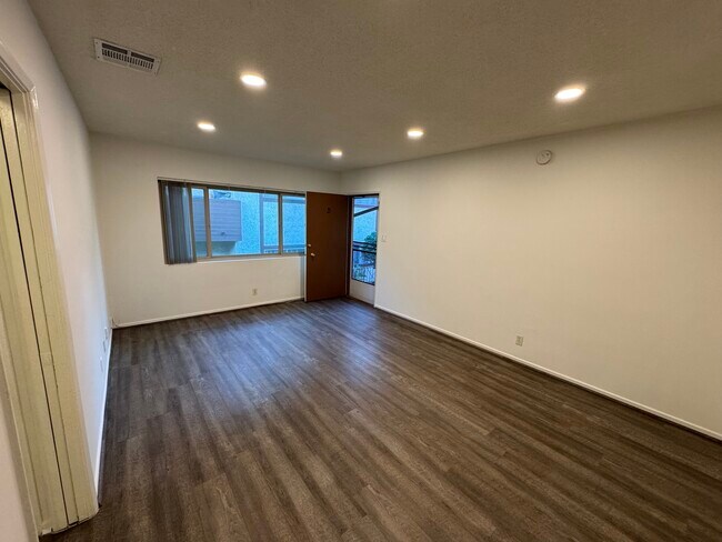 457 Oak St unit D, Glendale, CA 91204 - photo 3