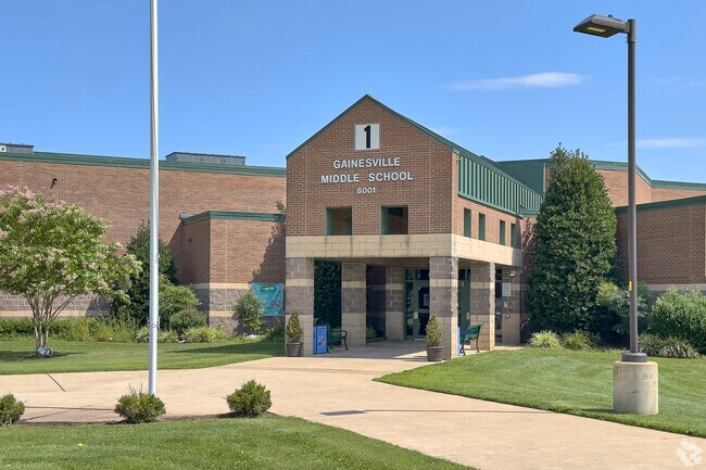 Gainesville Middle School offers a quality education to children living in Wellington.