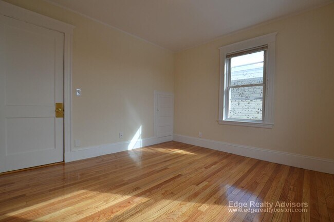 20 Claymoss Rd unit 2, Brighton, MA 02135 - photo 6