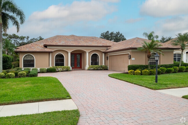 The community surrounding the Bent Tree Club golf course has spacious mediteranean styled homes.