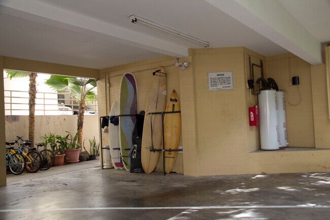 2214 Aloha Dr unit 3 bedrms w 3 bathrms, Honolulu, HI 96815 - photo 5