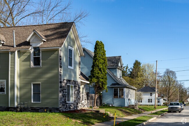 Home sales in Elkhart's Goshen Avenue neighborhood ranged from $50,000 to $200,000 in 2025.