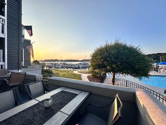 18713 Vineyard Point Ln unit Lakefront Ground Flo, Cornelius, NC 28031 - photo 2