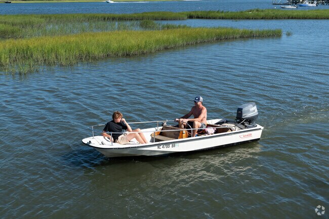 Trails End Park in Wilmington, NC has public boat access.