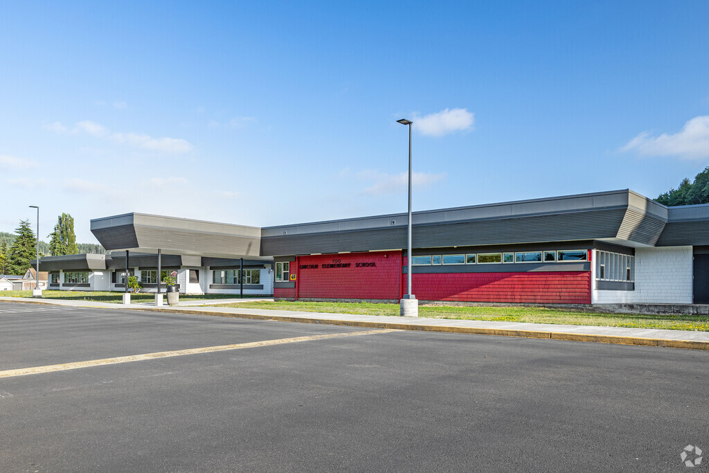 Lincoln Elementary School in Washington serves 1st through 5th grade students.