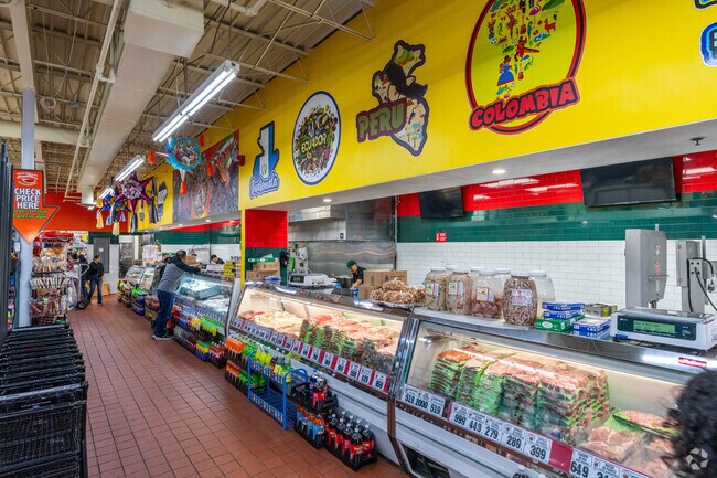 Supermercado y Panaderia LomaBonita is a local market located in the Crystal Shopping Center.