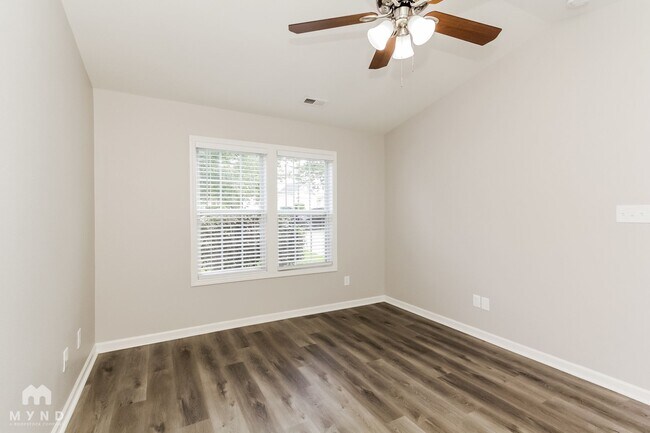 10325 Hugue Way, Charlotte, NC 28214 - photo 7