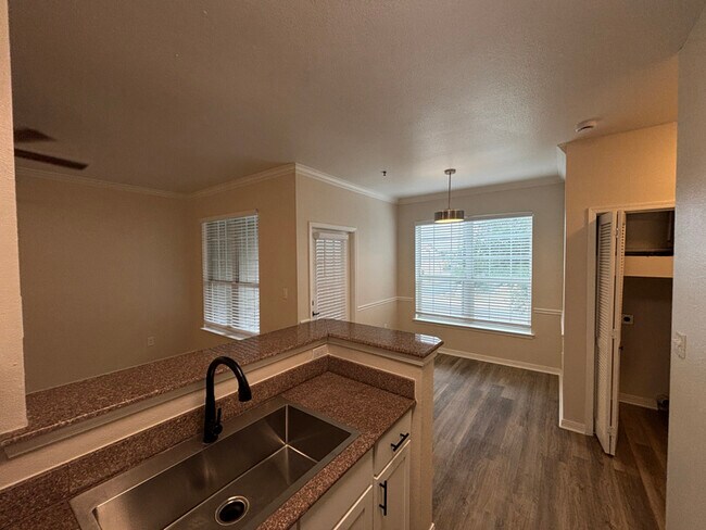 250 S Stagecoach Trail unit b2, San Marcos, TX 78666 - photo 6