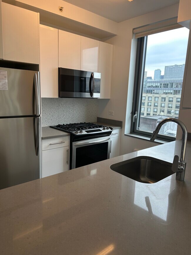 366 W 46th St unit 3, New York, NY 10036 - photo 6