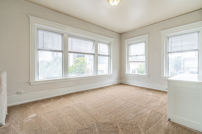 Avenue Building: Centrally located in University District!, Seattle, WA 98105 - photo 3