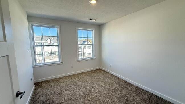 176 Lockheed Dr, Moon Township, PA 15108 - photo 5