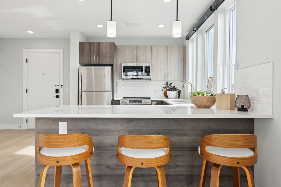 Astor by Gomes